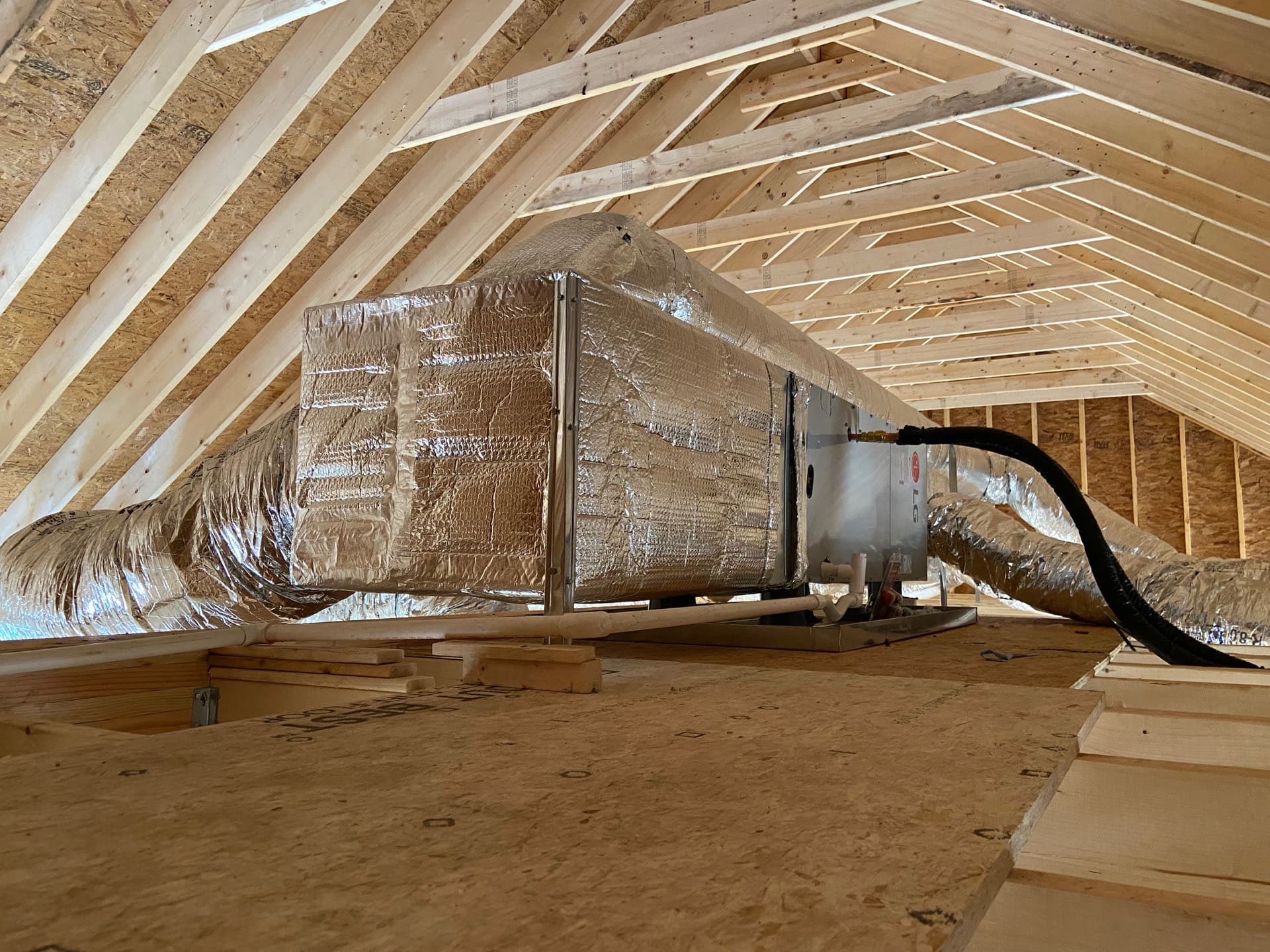 Insulated supply plenum and flex ductwork installed in an attic